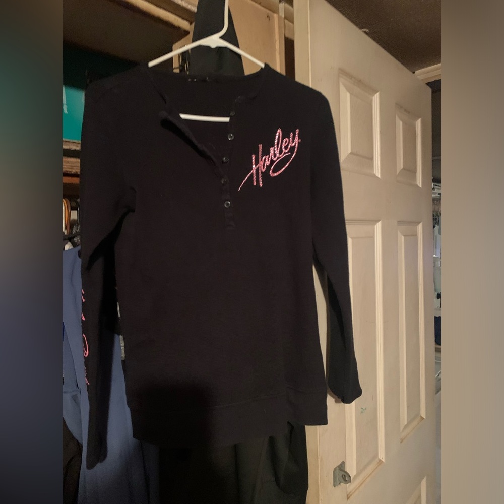 Size M Harley Davidson Shirt gently worn , black with pink glitter
